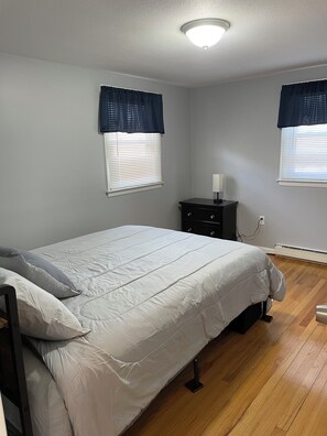 Room - Charming 2-bedroom house with AC in Wolcott perfect for relaxing (Wolcott)