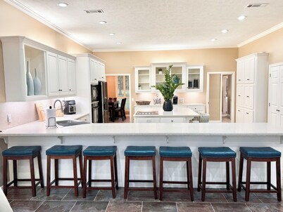 New Listing  6-bedroom on 3.5 acres,sleeps 25 
Pickleball, poker, pool table