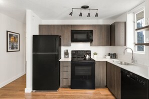 Micro-ondes, four, plaque de cuisson, lave-vaisselle