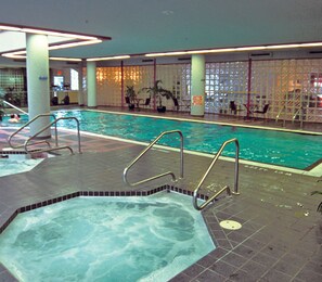 Pool - Downtown Vancouver. Fitness room/pool/hottub/AC. Minutes from World Cup stadium. (Vancouver)