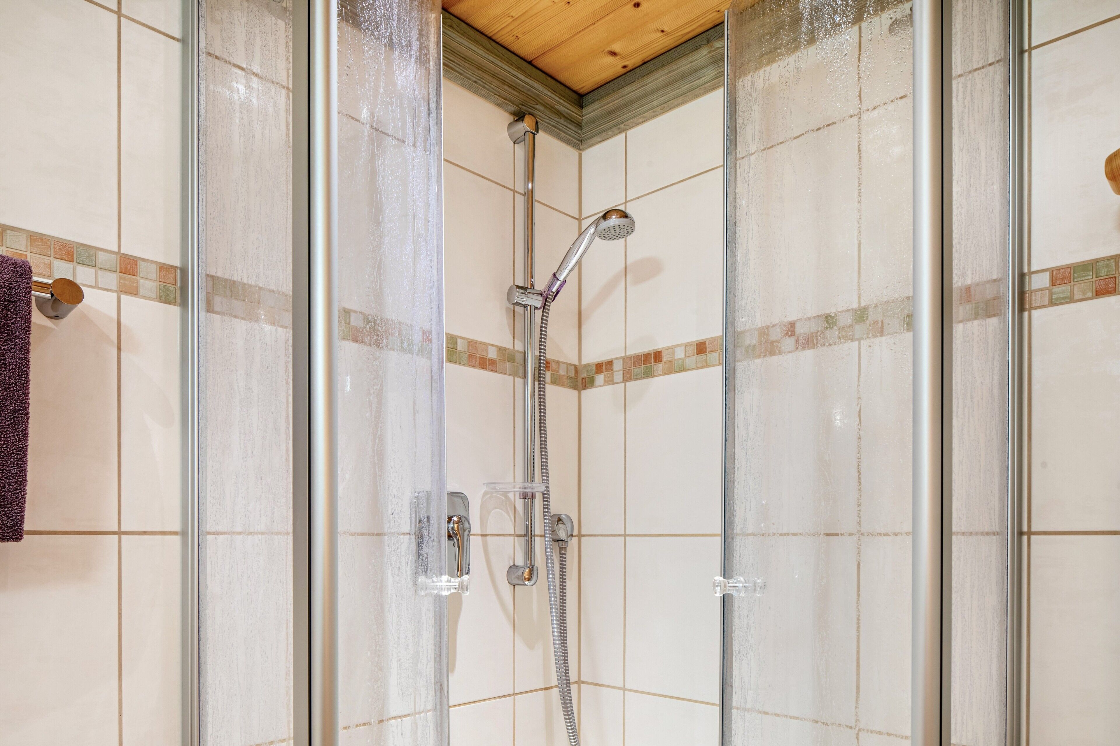 Een douche, een haardroger, handdoeken