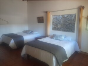 Room - Campestre Oviedo complete house with pool in the Guadalupe Valley wine route. (Ensenada)