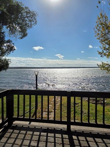 Lakefront 3-bedroom cabin with views from every room