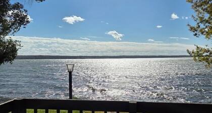 Lakefront 3-bedroom cabin with views from every room