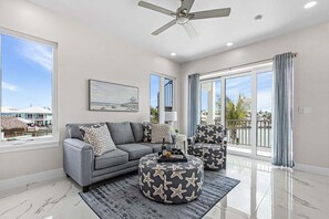 Smart TV - Stylish Waterfront Escape with Pool, Steps to Beach & Sunset Views - Casa Lagoon 3 - Roelens (Fort Myers Beach)