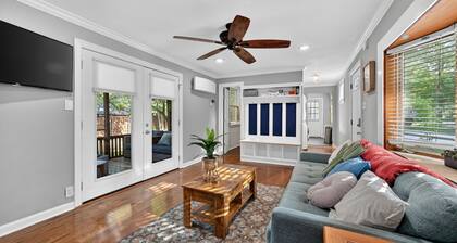 2 Mi to Lake, RV+ Boat parking, Screened in porch!