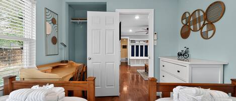 2 bedrooms, desk, iron/ironing board, WiFi