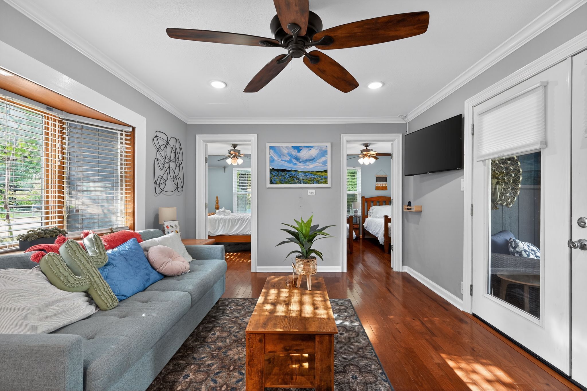 2 bedrooms, desk, iron/ironing board, WiFi