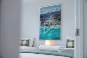 3 habitaciones, escritorio, tabla de planchar con plancha y wifi 