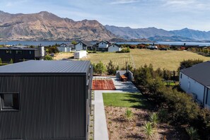 Property grounds - Te Marie Passive House Wanaka (Wānaka)