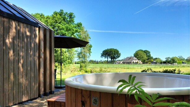 Outdoor spa tub - Cozy home in Wenum-Wiesel with WiFi (Wenum-Wiesel)