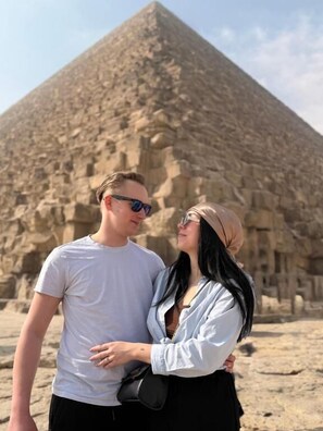 A couple standing in front of a pyramid. - Infinity Pyramids Inn (Giza)