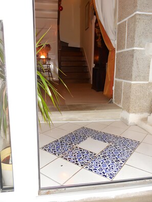 Interior - Bed and Breakfast 'Chambre Bleue' with Shared Garden and Wi-Fi (Riec-sur-Bélon)