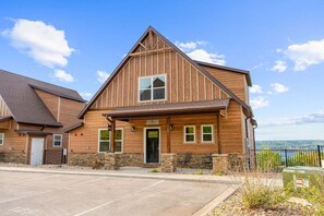 Exterior - View of Outdoor Pool&Table Rock_Arcades_Pvt Hot Tub_Shuffleboard_Free Tickets (Kimberling City)