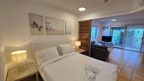 Room - Comfy 1BR + Free Parking |  Stroll to Parklands (Southport)