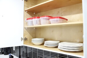 Dining - Modern Guest Suite in Calgary (Calgary)