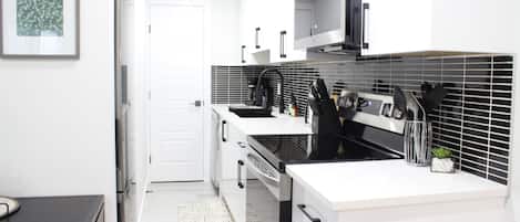 Kühlschrank, Mikrowelle, Ofen, Herdplatte