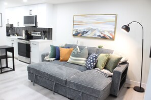 Smart TV - Modern Guest Suite in Calgary (Calgary)