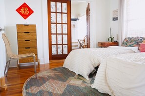 2 bedrooms, WiFi, bed sheets - The Healing Pad. Sleeps 6,Walk to Beach, Perfect for Small Retreats & Groups (Galveston)