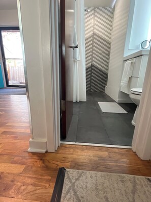 Dusche, Haartrockner, Bidet, Handtücher