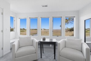 Living area - High End Luxury Retreat with River/Marsh Views, Near Beach - 34 Marsh Island (Isle Of Palms)