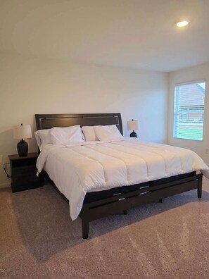 5 bedrooms, desk, iron/ironing board, travel crib