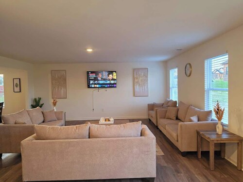 Heart of E-town 5BR Home