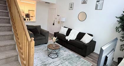 Luxury Loft •Pool • Gym • Free Parking • Near Yale