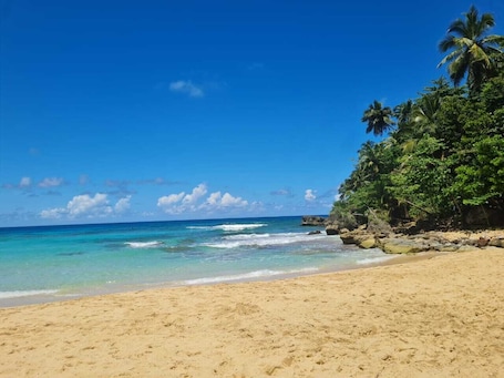 Strand. Peaceful 1-bedroom apartment with amazing view in Rio San Juan.