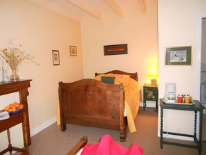 Room - Bed and Breakfast 'Chambre Verte' with Shared Garden and Wi-Fi (Riec-sur-Bélon)