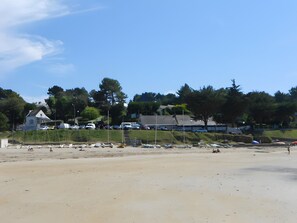 Beach - Bed and Breakfast 'Chambre Verte' with Shared Garden and Wi-Fi (Riec-sur-Bélon)