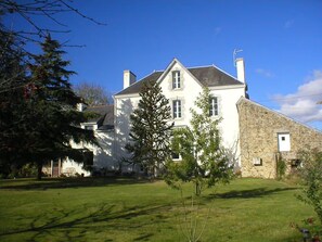 Exterior - Bed and Breakfast 'Chambre Verte' with Shared Garden and Wi-Fi (Riec-sur-Bélon)