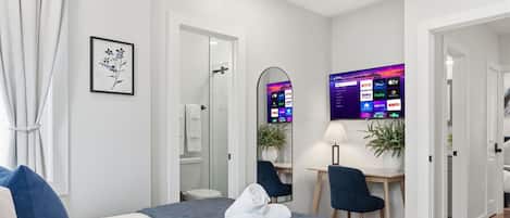 4 bedrooms, desk, iron/ironing board, WiFi (free)