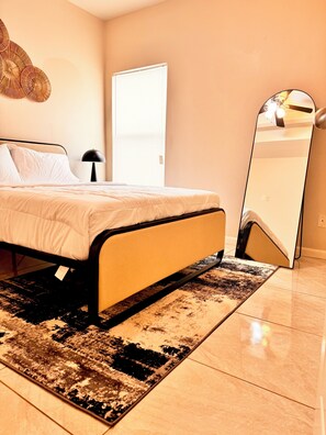 Room -  Fully furnished luxury apartment in a serene and secure gated community. (Edinburg)