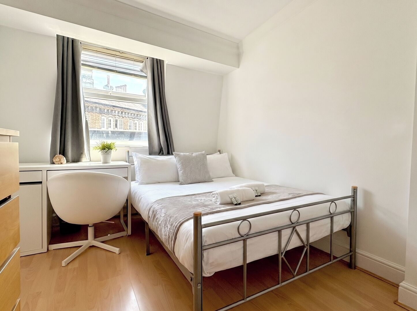2 bedrooms, iron/ironing board, bed sheets