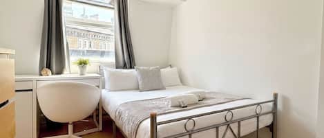 2 Schlafzimmer, Bügeleisen/Bügelbrett, Bettwäsche