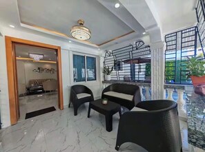 Terrace/patio - Gorgeous 5-bedroom house with pool in Santo Domingo Este (Santo Domingo Este)