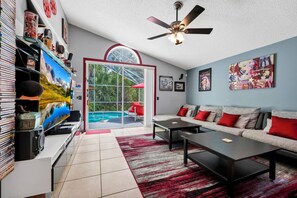 TV - Cinematic Magic Escape w/ Private Pool & Grill (Kissimmee)