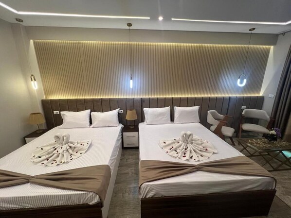 Room - pyramids Moon IIn (nazlet elsaman)