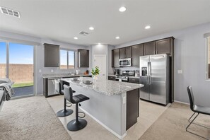 Private kitchen - The Great Las Vegas Escape 4 bed 2.5 bath (Las Vegas)