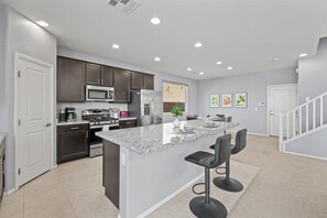 Private kitchen - The Great Las Vegas Escape 4 bed 2.5 bath (Las Vegas)