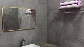 Deluxe Double Room | Bathroom