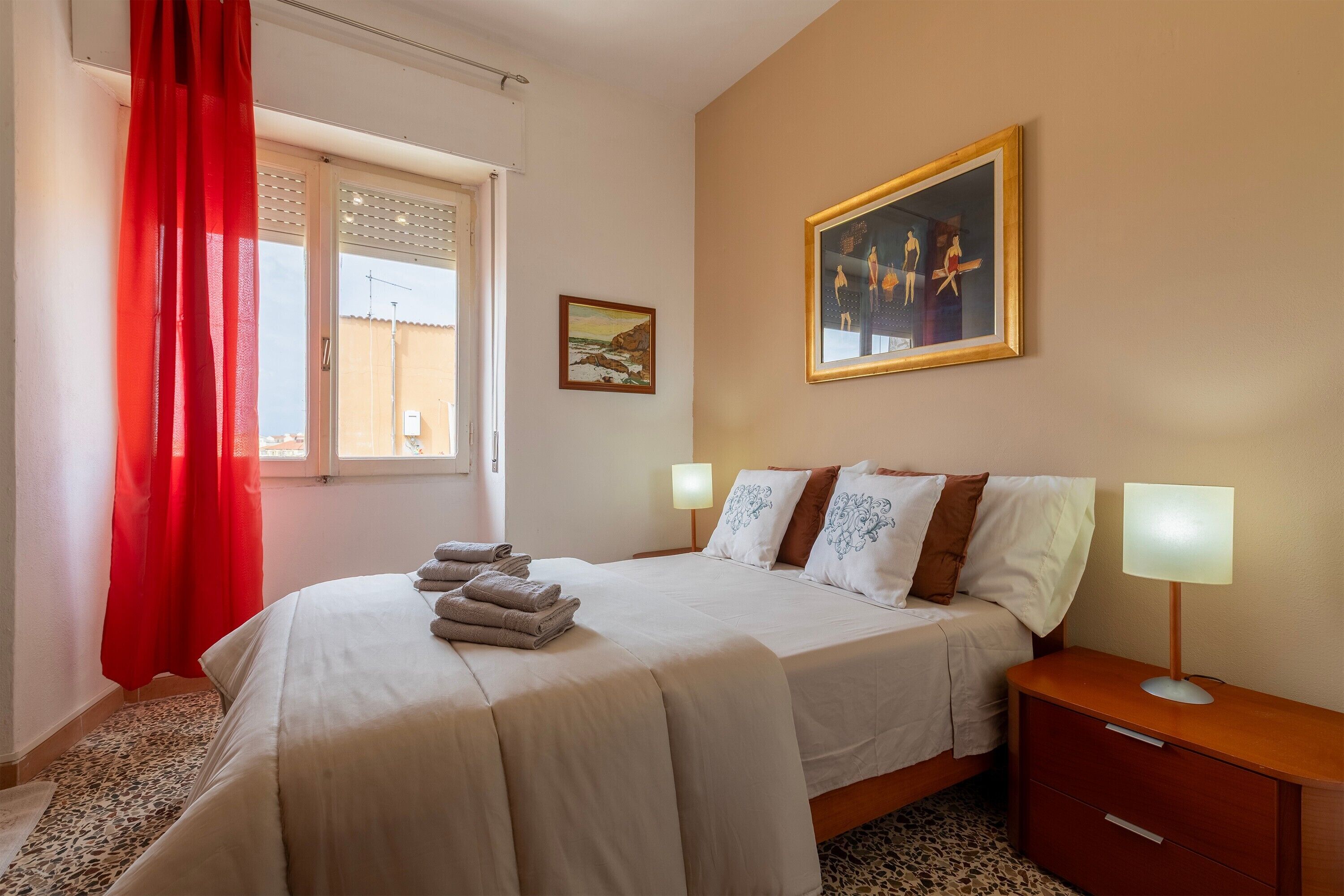 3 chambres, fer et planche à repasser, Wi-Fi, draps fournis