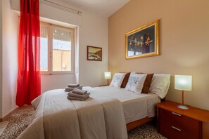 3 bedrooms, iron/ironing board, WiFi, bed sheets - Apartment 'Cuncordu Affitti Brevi- Alghero' with Sea View, Wi-Fi and Air Conditioning (Alghero)