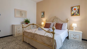 3 chambres, fer et planche Ă repasser, Wi-Fi, draps fournis