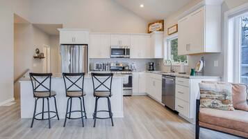 Coffee/tea maker, fridge, microwave, oven