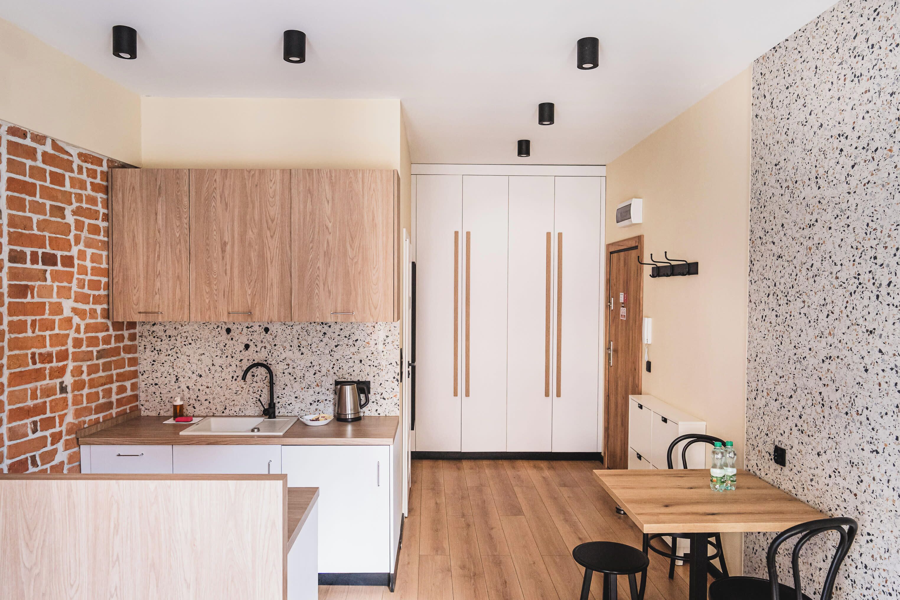 Fridge, stovetop, dishwasher, toaster