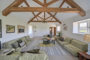 Living area - 6Bed Somerset Country Escape- Walk, Relax, Explore (Shepton Mallet)