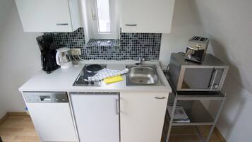 Kühlschrank, Mikrowelle, Herdplatte, Geschirrspüler