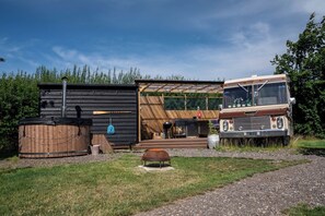 Property grounds - Sleeps 2 -Pets Welcome -Private Hot Tub -Alabama (Skegness)